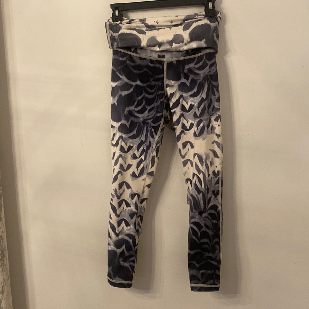 Lululemon crop pants with thick band detail